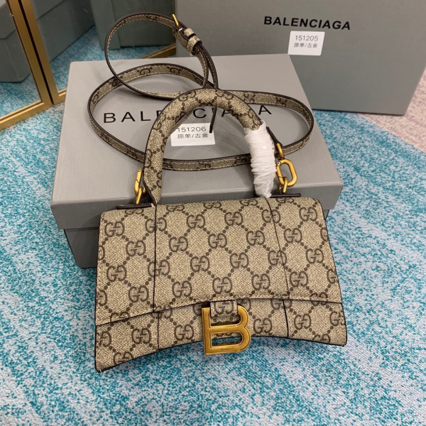 g*u*i x Ba*len*cia*ga hourglass