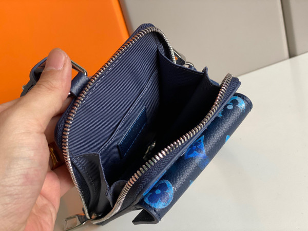 l**is V*t*n phone pouch