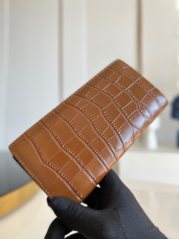 l**is V*t*n brazza wallet