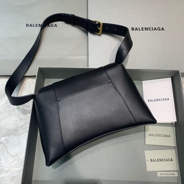 Ba*len*cia*ga downtown medium shoulder bag
