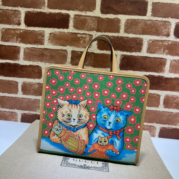 G*u*i children''s strawberry star tote bag