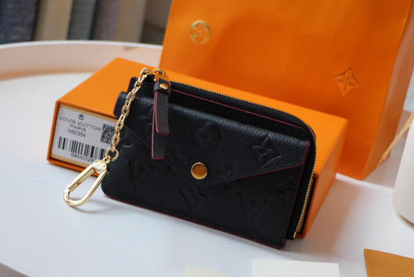 l**is V*t*n card holder recto verso