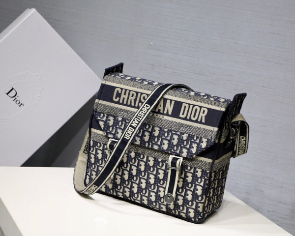 D*or oblique D*orcamp messenger bag