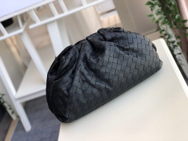 Bo*te*ga ve*ne*ta pouch
