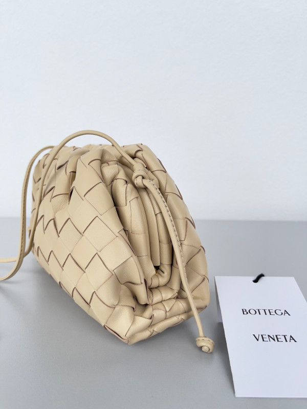 Bo*te*ga ve*ne*ta mini pouch