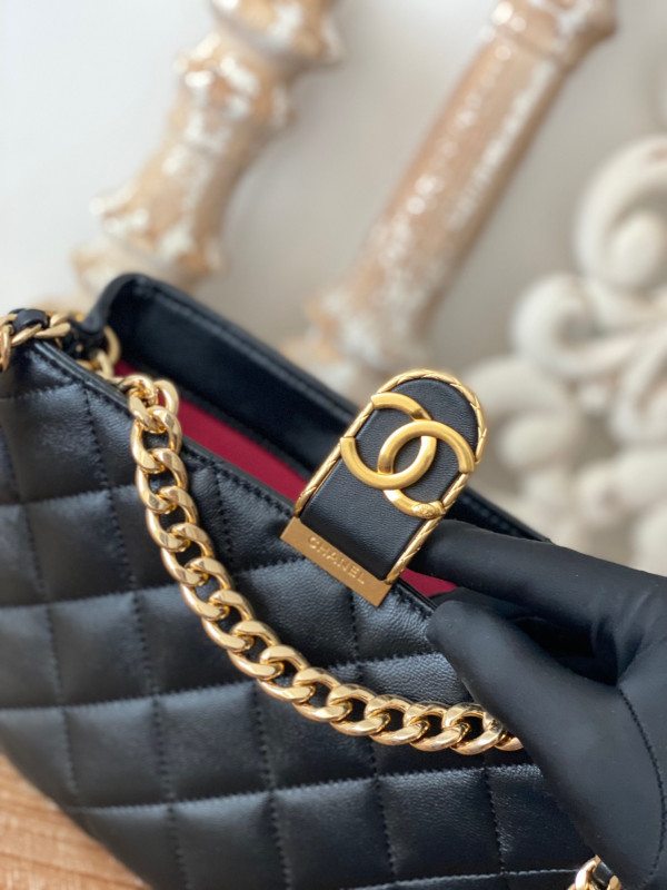 CL HOBO HANDBAG
