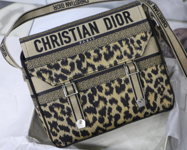 D*orcamp bag