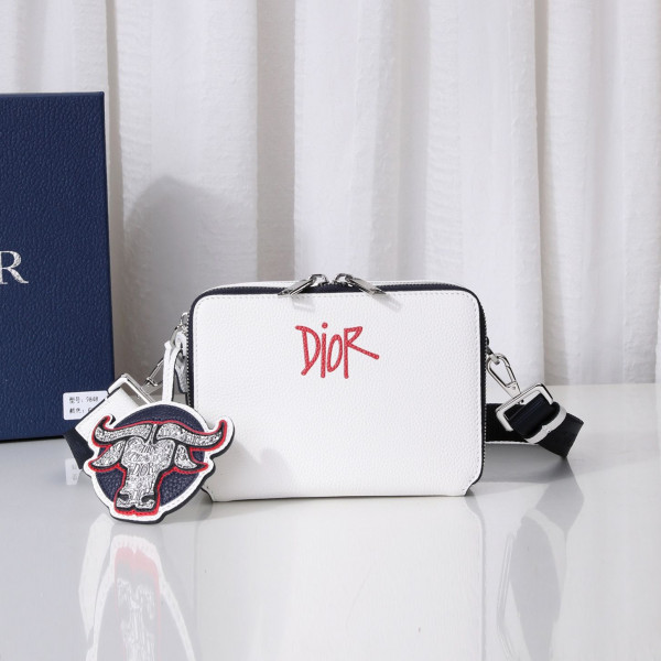 D*or and shawn messenger pouch