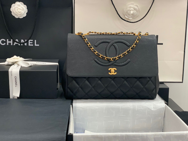 CL FLAP BAG CAVIAR