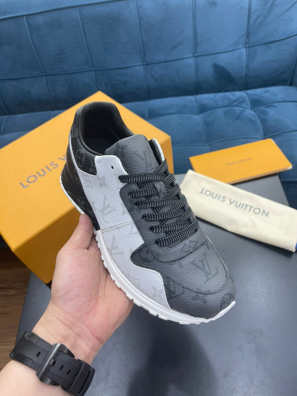 l**is V*t*n run away sneaker