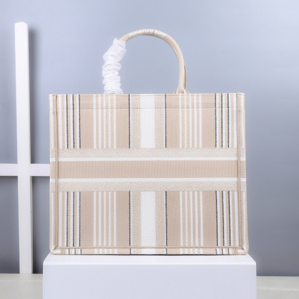 large D*or book tote