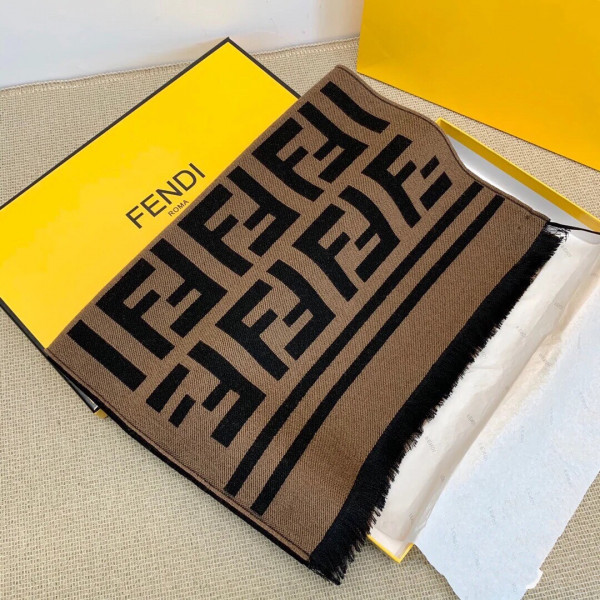 F**di scarf