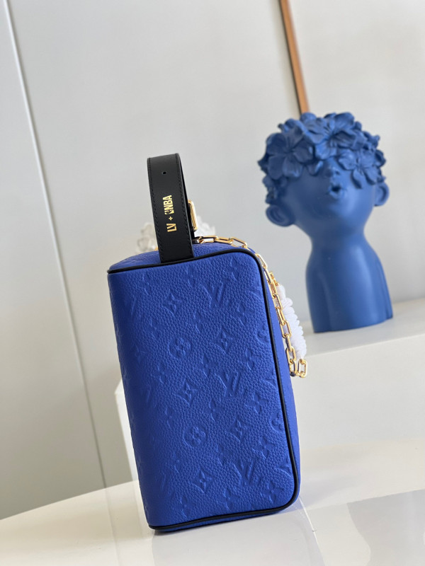 l**is V*t*n dopp kit