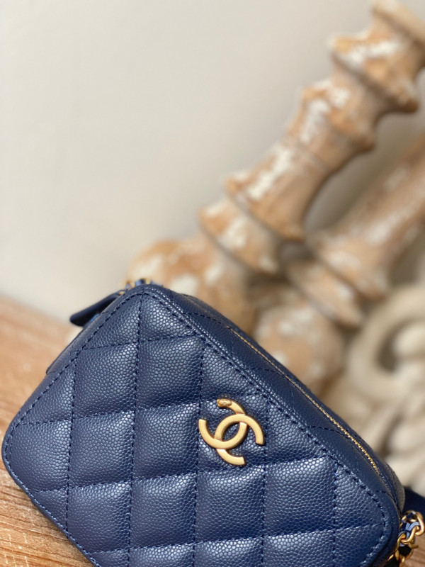 CL VANITY CASE