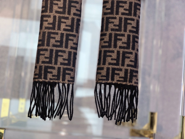 F**di scarf