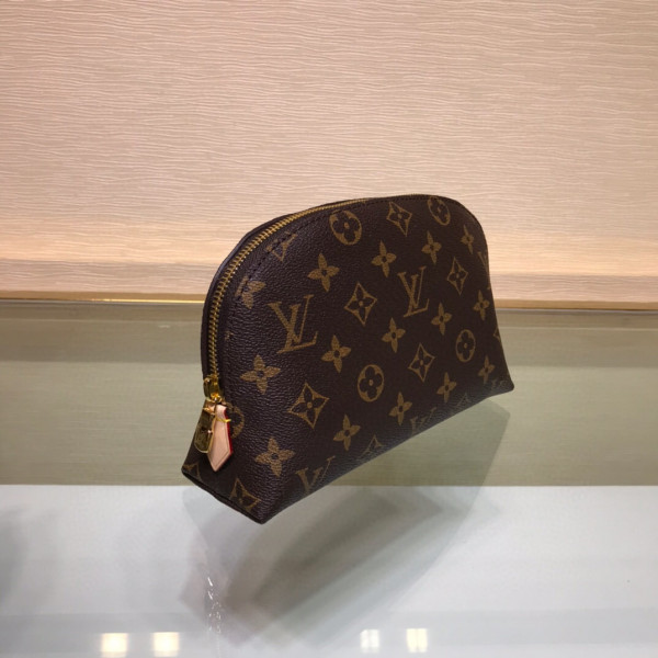 l**is V*t*n cosmetic pouch gm