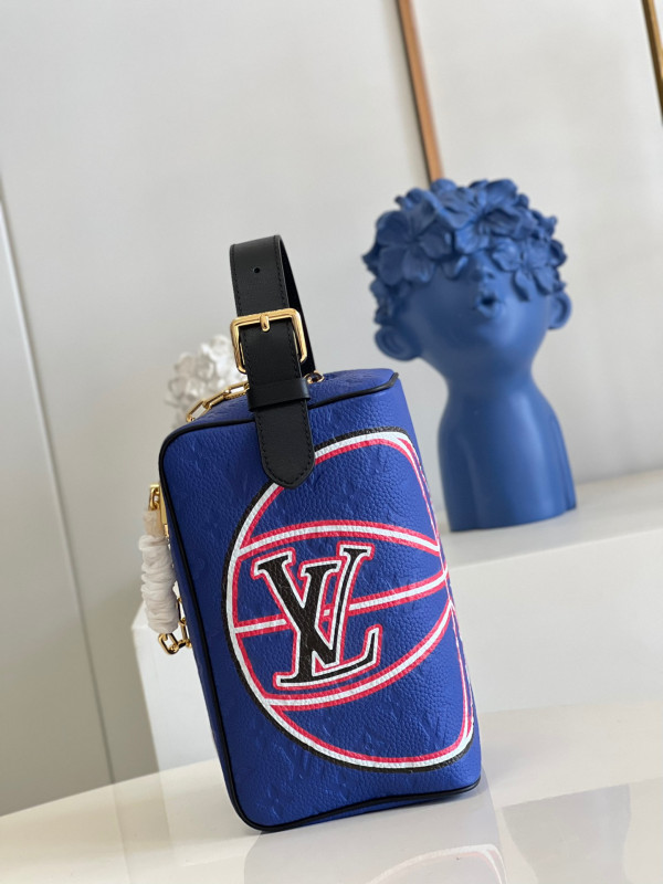 l**is V*t*n dopp kit