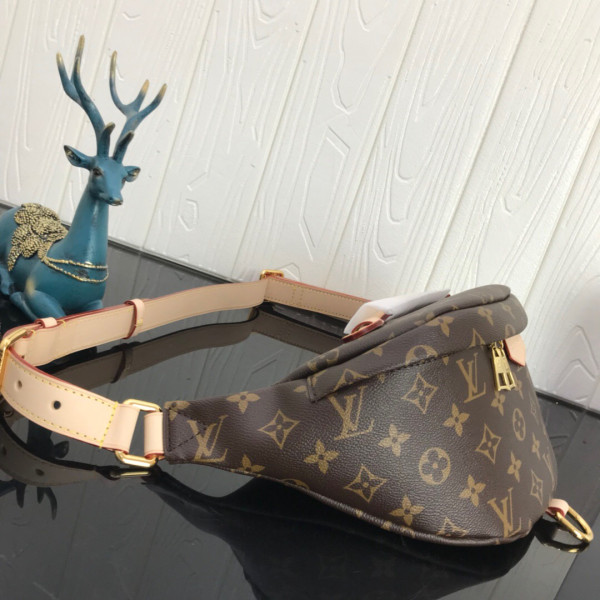 l**is V*t*n bumbag