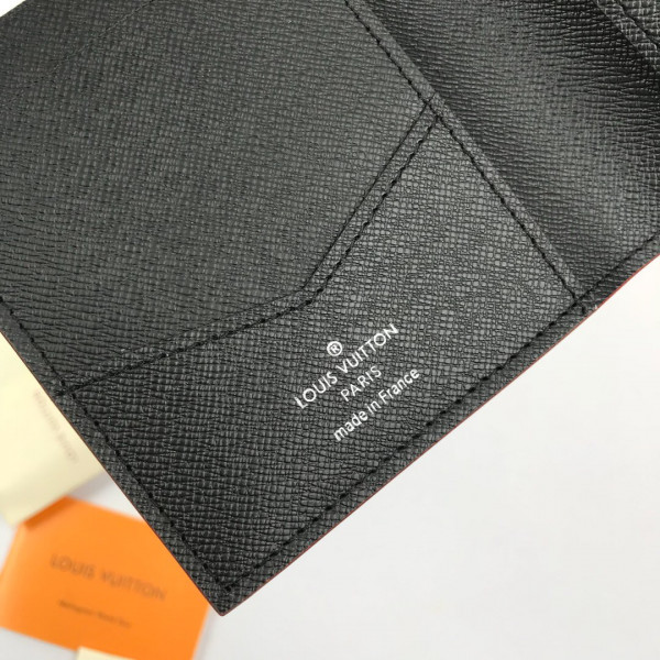 l**is V*t*n passport cover