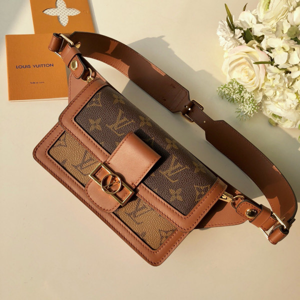 l**is V*t*n belt bag（2019 spring show）
