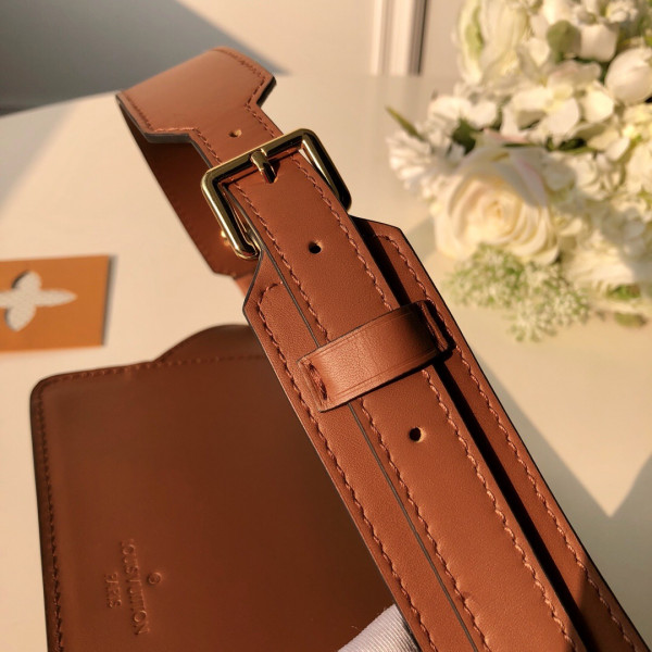 l**is V*t*n belt bag（2019 spring show）