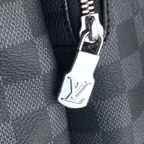 l**is V*t*n backpack