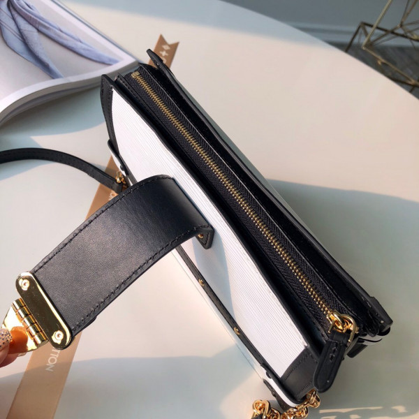l**is V*t*n trunk clutch