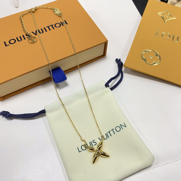 l**is V*t*n necklace