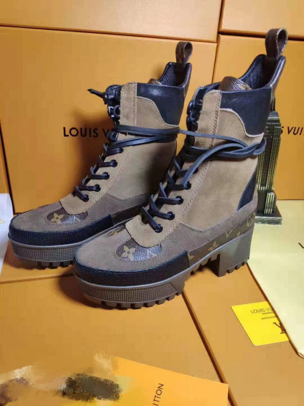 l**is V*t*n boots