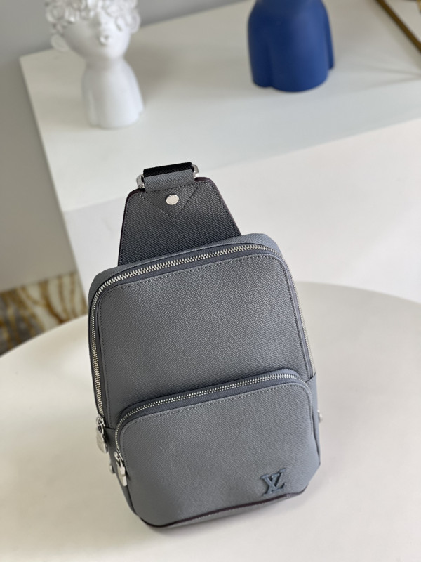 l**is V*t*n avenue sling bag