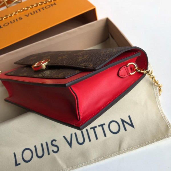 l**is V*t*n flore chain wallet