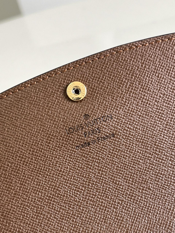 l**is V*t*n emilie wallet