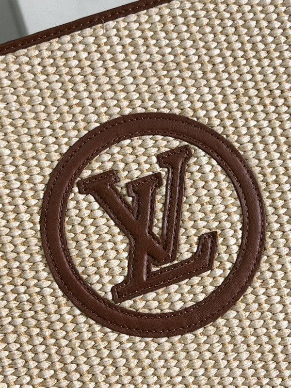 l**is V*t*n toiletry pouch on chain