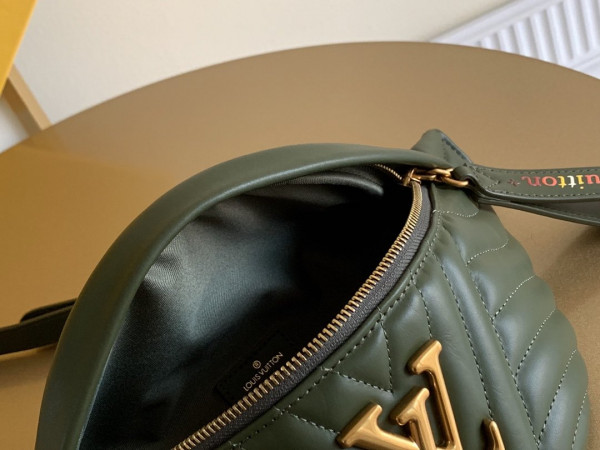 l**is V*t*n new wave bumbag