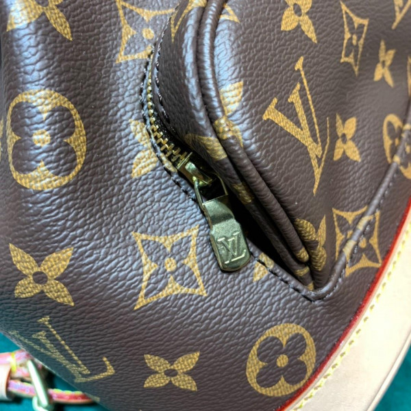 l**is V*t*n backpack