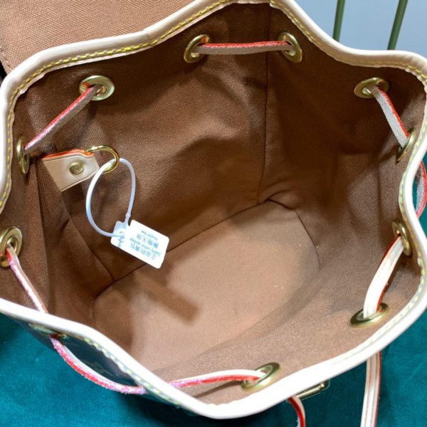 l**is V*t*n backpack