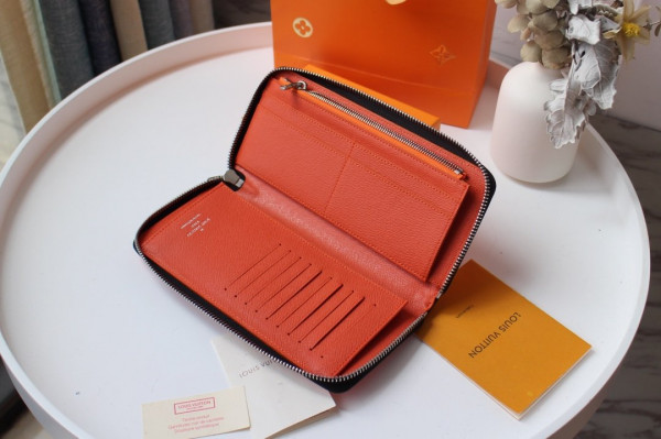 l**is V*t*n zippy wallet vertical