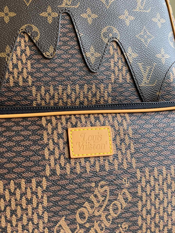 l**is V*t*n backpack