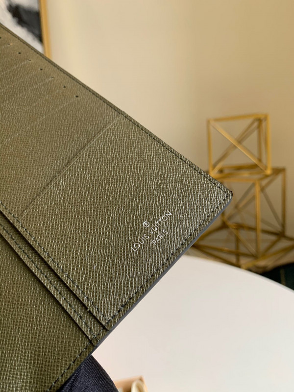 l**is V*t*n brazza wallet