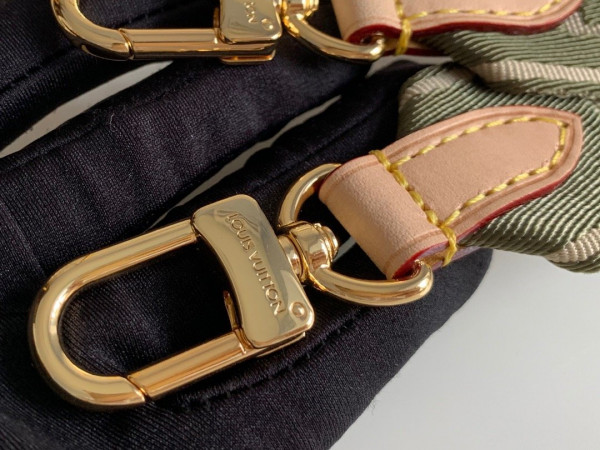 l**is V*t*n strap