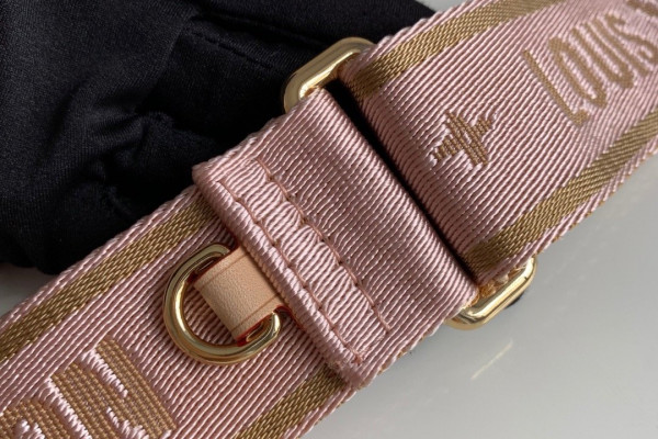 l**is V*t*n strap