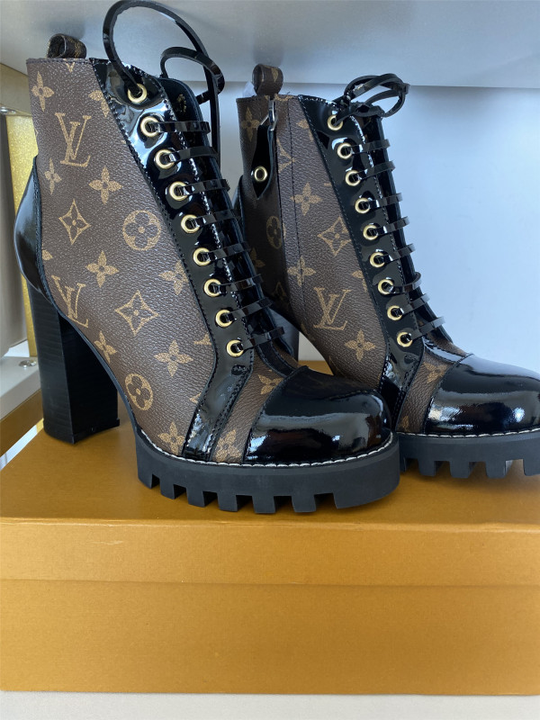 l**is V*t*n boots