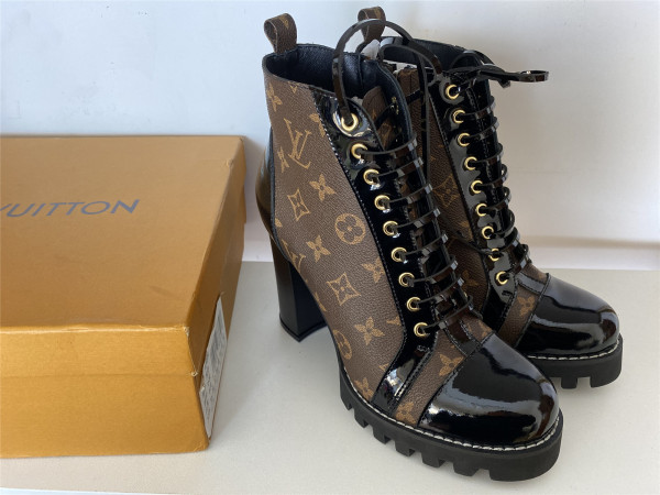 l**is V*t*n boots