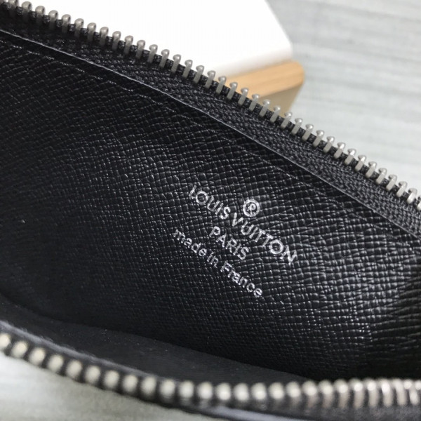 l**is V*t*n coin card holder