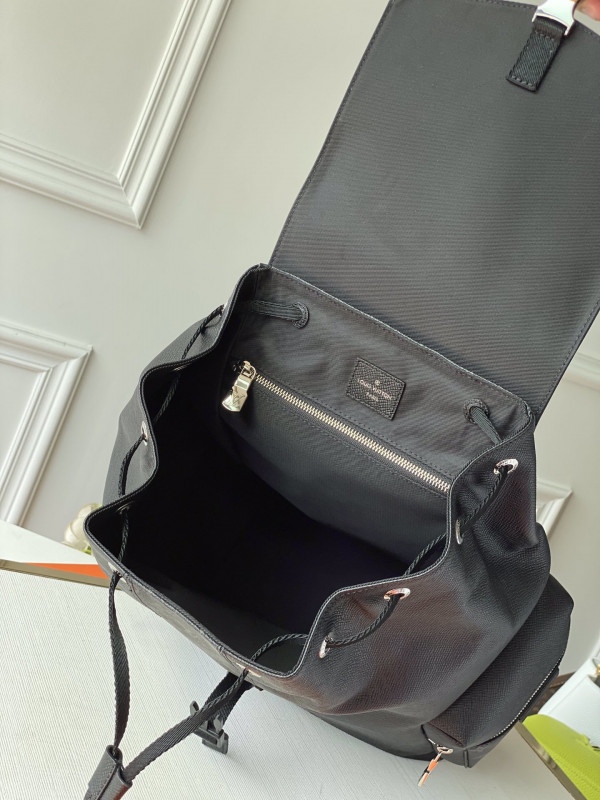l**is V*t*n outdoor backpack