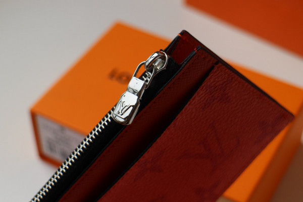 l**is V*t*n coin card holder