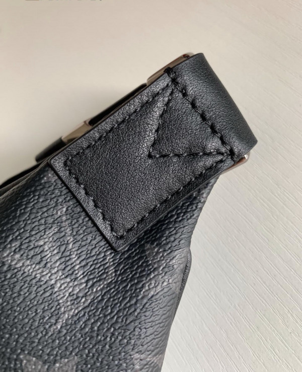 l**is V*t*n discovery bumbag