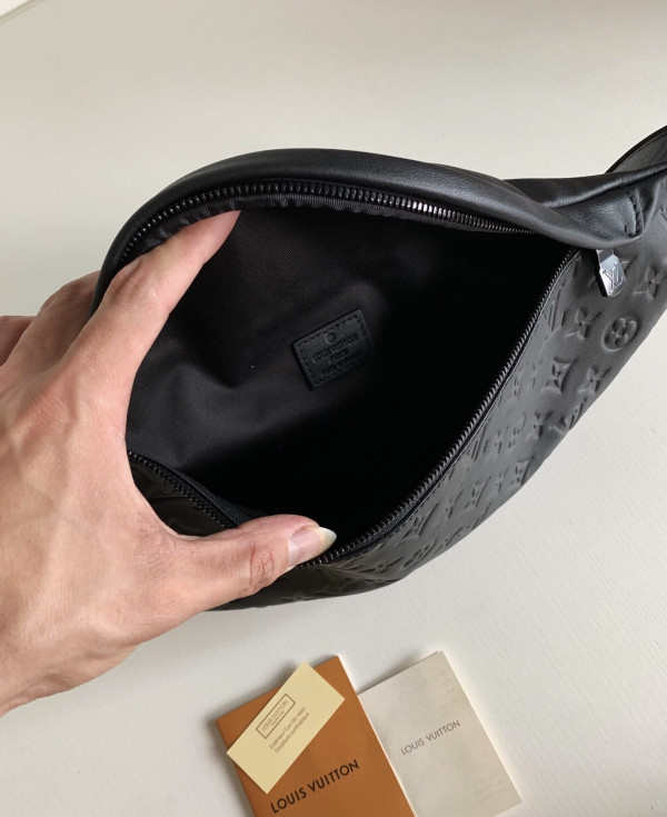 l**is V*t*n discovery bumbag