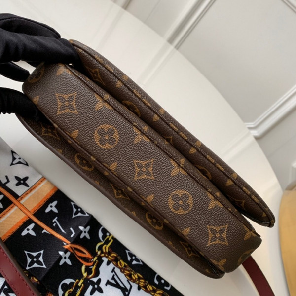 l**is V*t*n pochette metis