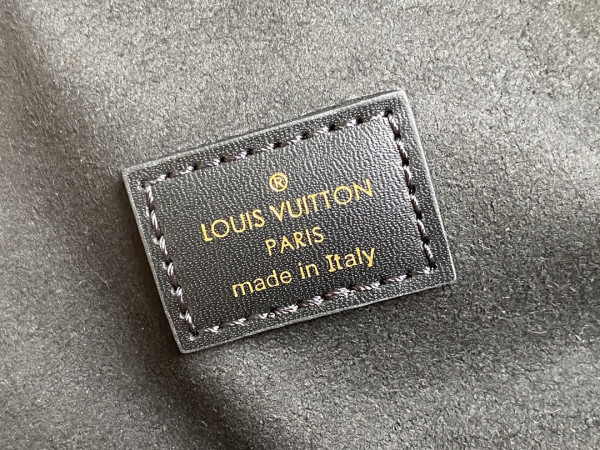 l**is V*t*n vanity pm